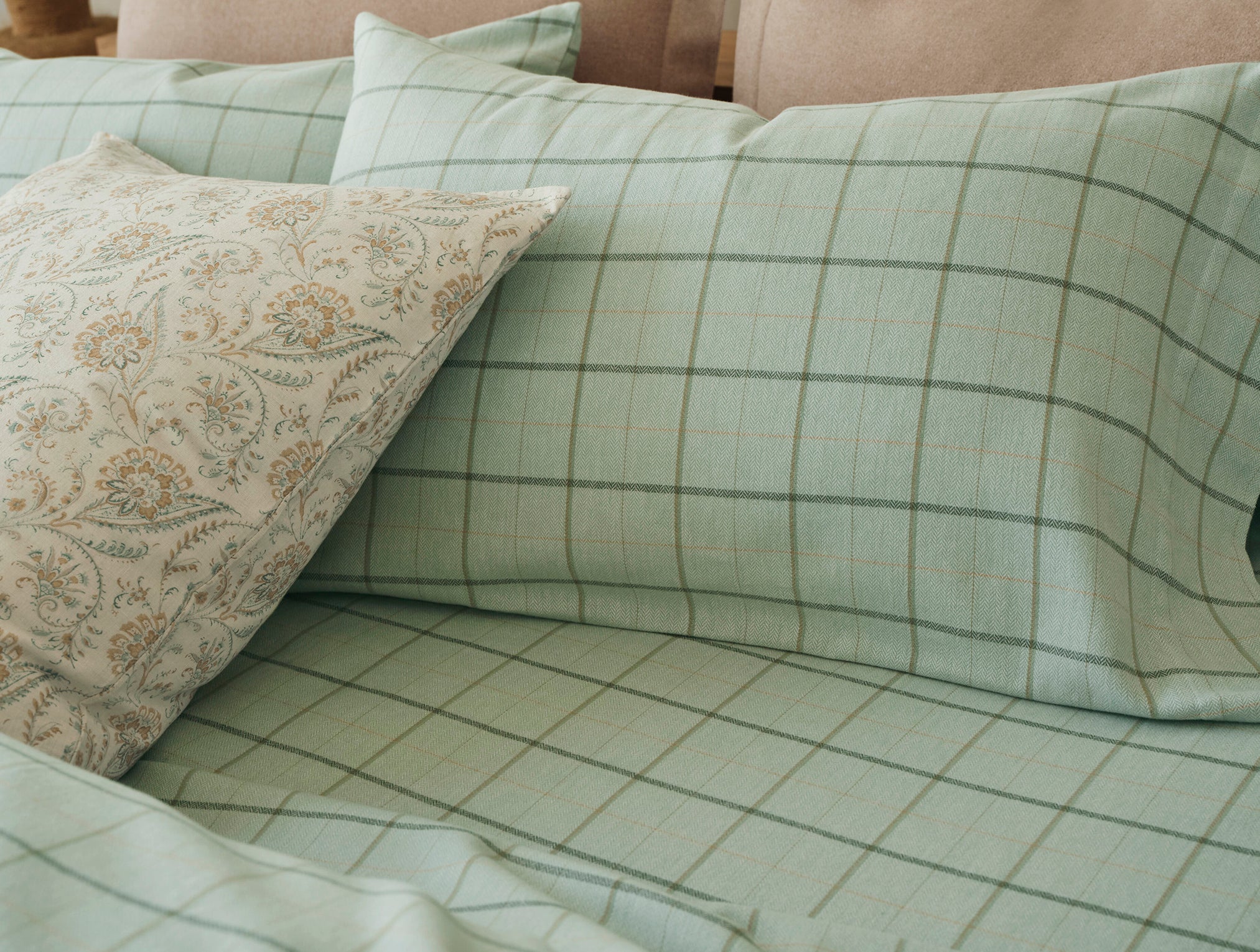 Cloud Brushed™ Organic Flannel Sheet Set - Image 3