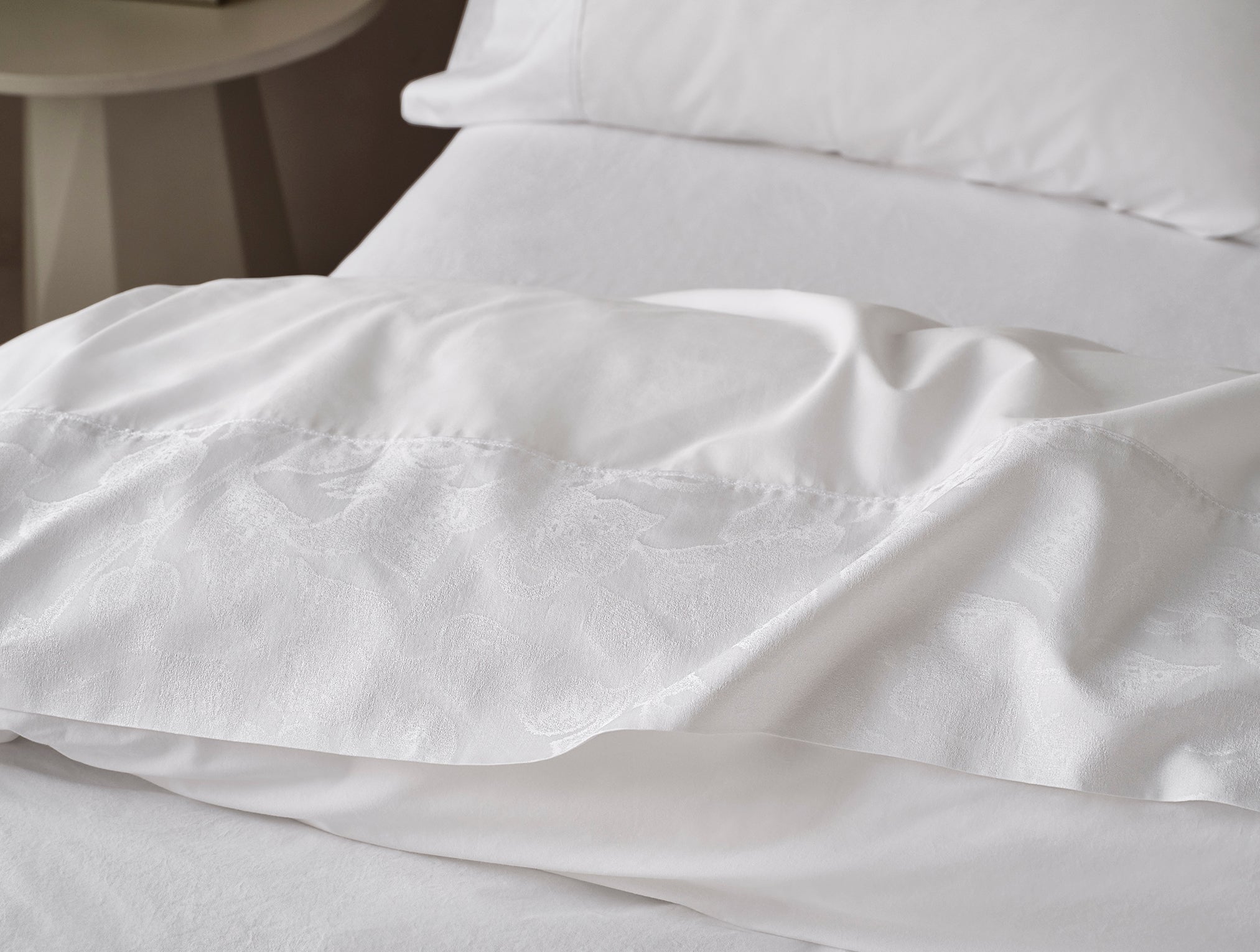 Heritage Organic Percale Jacquard Border Flat Sheet - Image 2